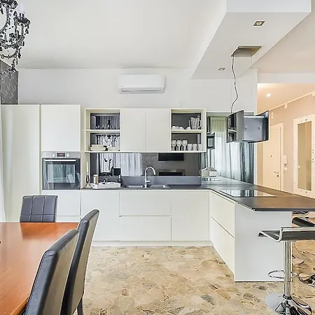 Elegant & Spacious - 30 Min From Venice - King Beds! 公寓 特雷维索