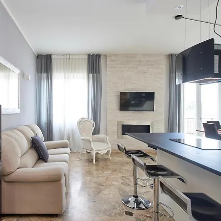 Elegant & Spacious - 30 Min From Venice - King Beds! Apartment