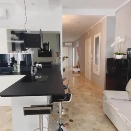 Apartment Elegant & Spacious - 30 Min From Venice - King Beds!