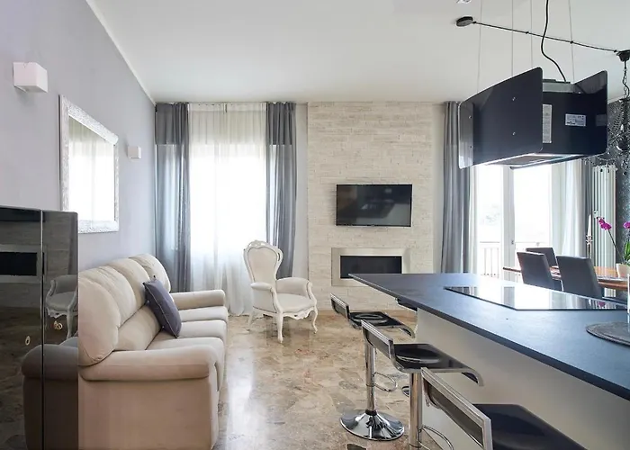 Elegant & Spacious - 30 Min From Venice - King Beds! דירה